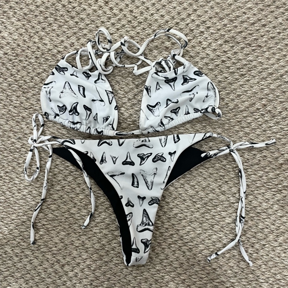 Gorgeous and original luxury Manini Bikinis set